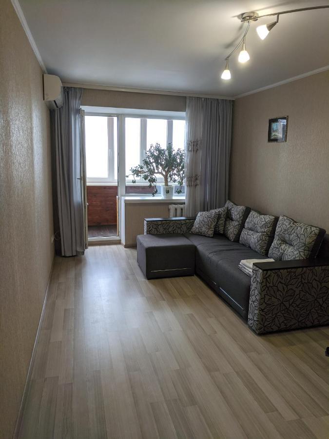 Apartment With Balcony On Peremohy Avenue 43 Cherníhiv Exterior foto